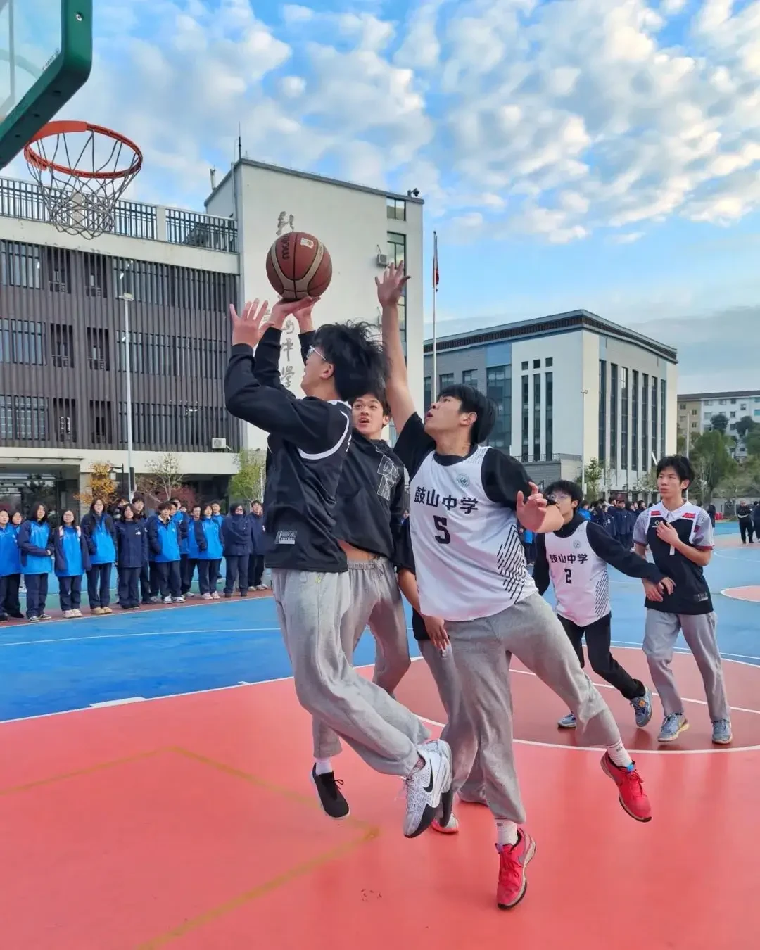 如何在篮球训练中有效应对压力？_1